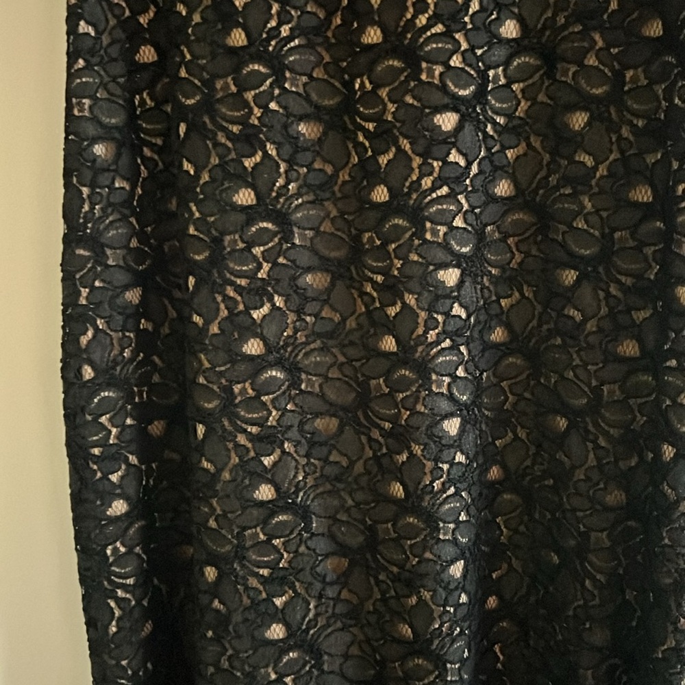 Formal dress in black - Picture 4 of 7